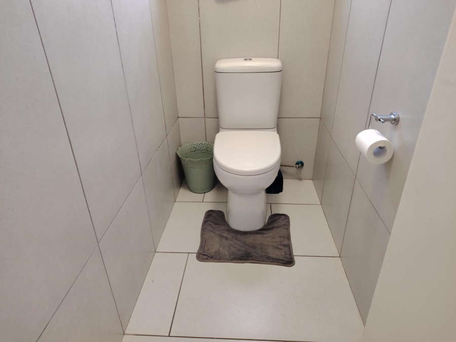 To Let 4 Bedroom Property for Rent in Stellenberg Western Cape
